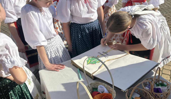 2. fotografia fotogalérie Aktuality / Stavanie mája - foto