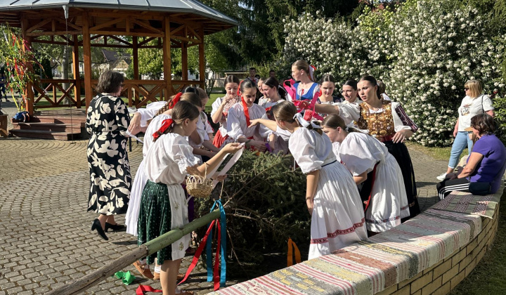 4. fotografia fotogalérie Aktuality / Stavanie mája - foto