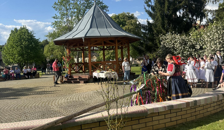 5. fotografia fotogalérie Aktuality / Stavanie mája - foto