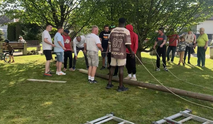 7. fotografia fotogalérie Aktuality / Stavanie mája - foto