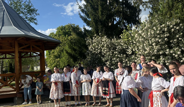 11. fotografia fotogalérie Aktuality / Stavanie mája - foto