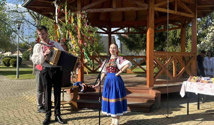 12. fotografia fotogalérie Aktuality / Stavanie mája - foto