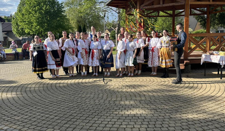 13. fotografia fotogalérie Aktuality / Stavanie mája - foto