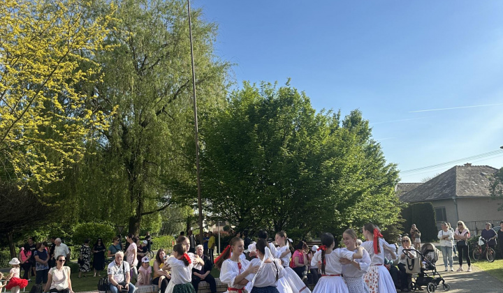 14. fotografia fotogalérie Aktuality / Stavanie mája - foto