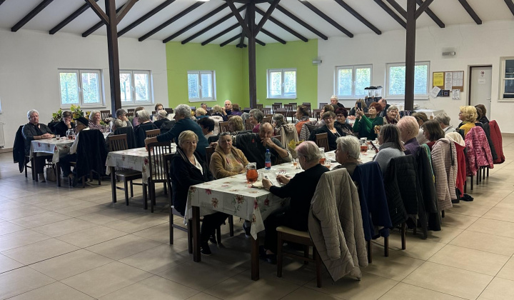 1. fotografia fotogalérie Aktuality / Október mesiac úcty k starším - foto