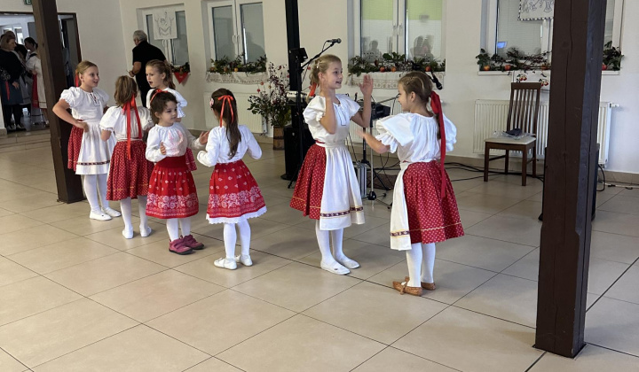 9. fotografia fotogalérie Aktuality / Október mesiac úcty k starším - foto