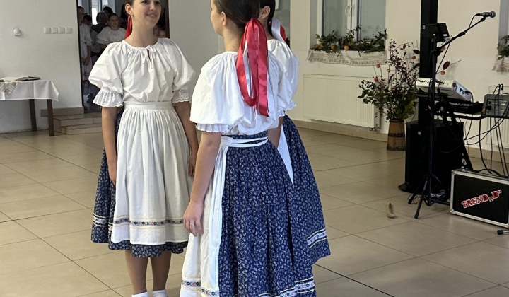 12. fotografia fotogalérie Aktuality / Október mesiac úcty k starším - foto