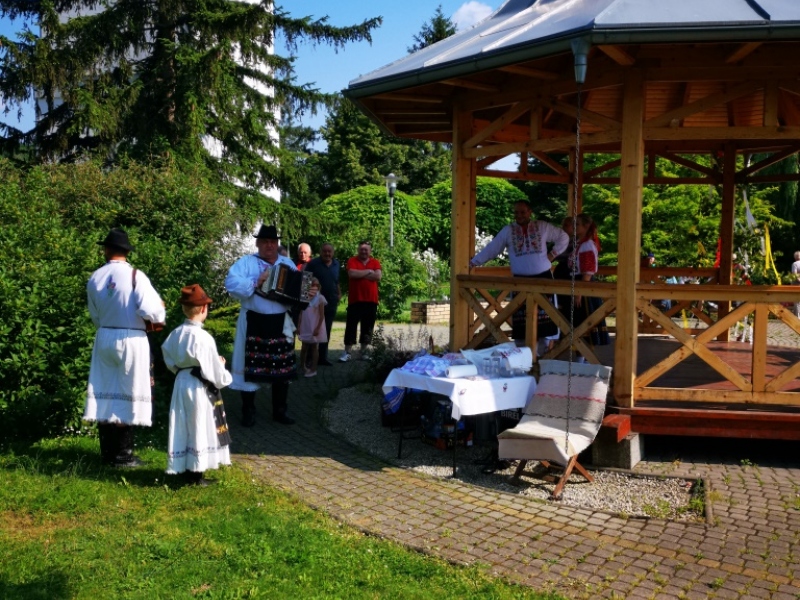 Turičné posedenie pri heligónke