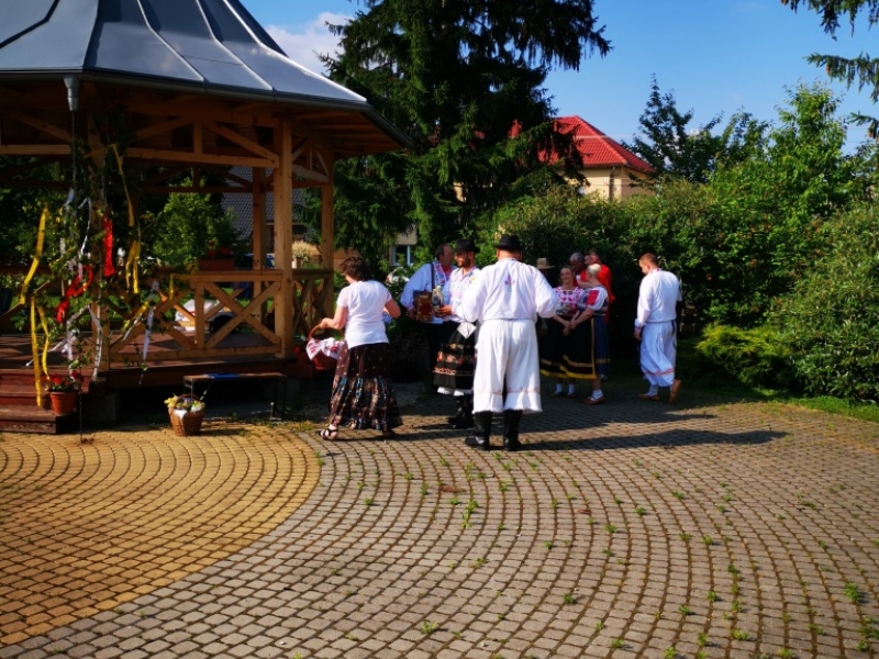 Turičné posedenie pri heligónke