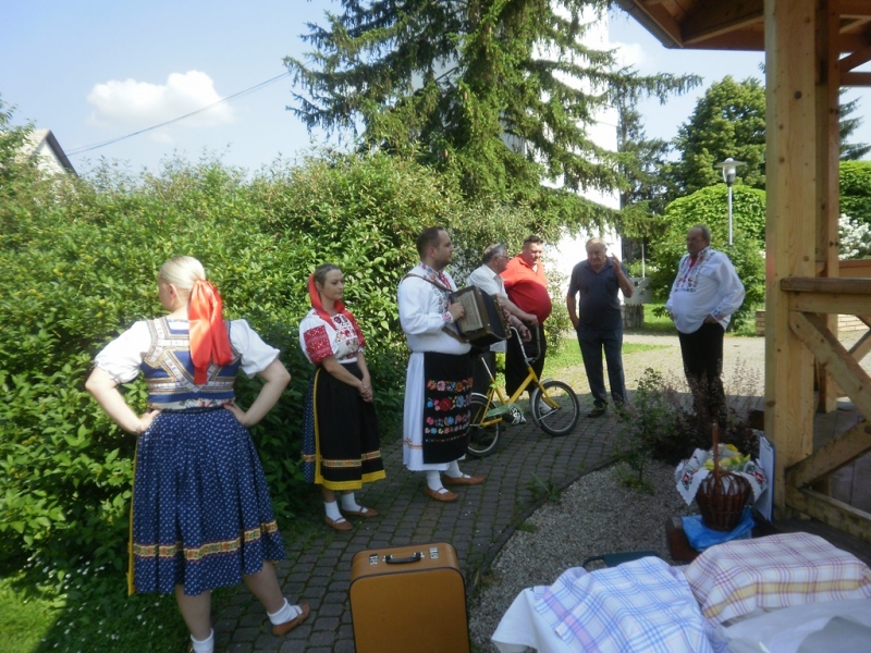 Turičné posedenie pri heligónke