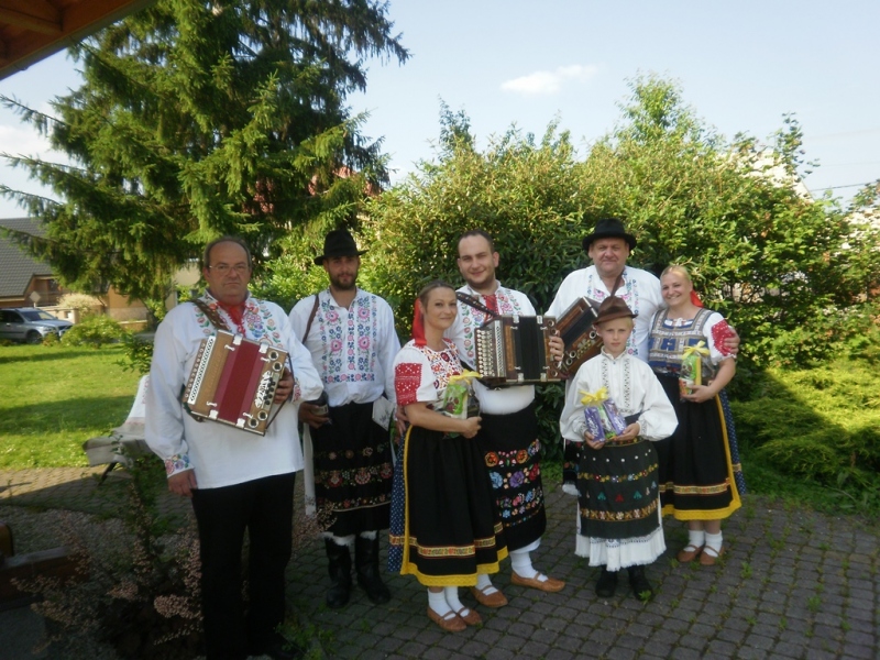 Turičné posedenie pri heligónke