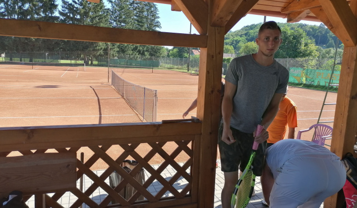 4. fotografia fotogalérie Tenis / 12. ročník tenisového turnaja o Pohár starostu obce Kalinovo - foto
