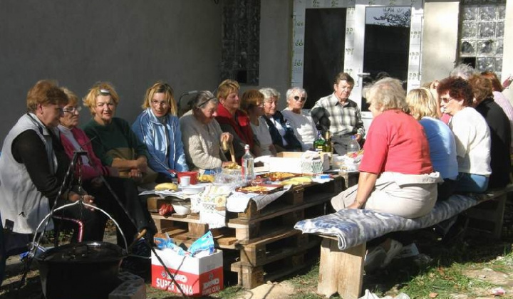 1. fotografia fotogalérie Posedenie dôchodcov ihrisko 2009