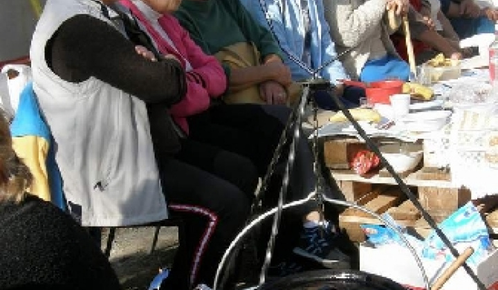 3. fotografia fotogalérie Posedenie dôchodcov ihrisko 2009