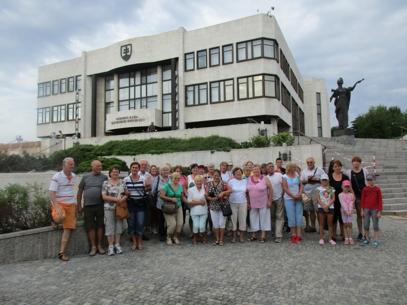 Slovensko naše krásne si. 