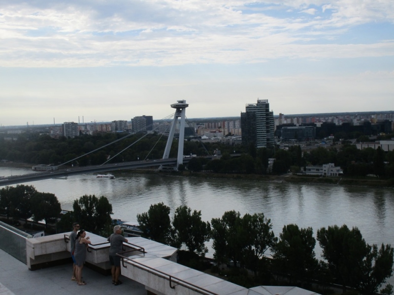 Slovensko naše krásne si.