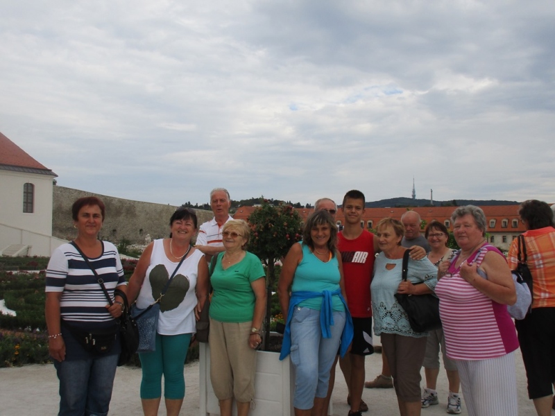 Slovensko naše krásne si.