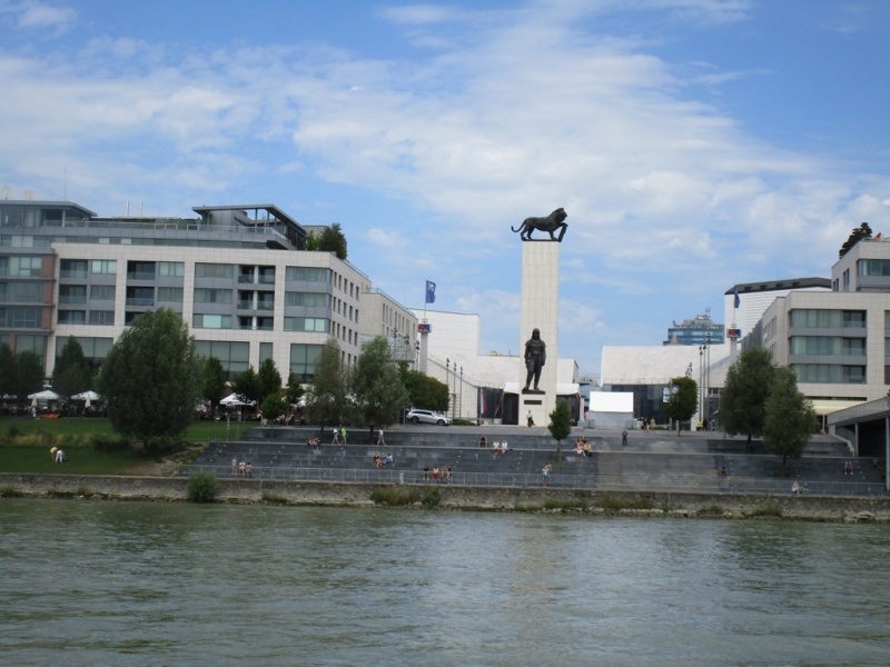 Slovensko naše krásne si.