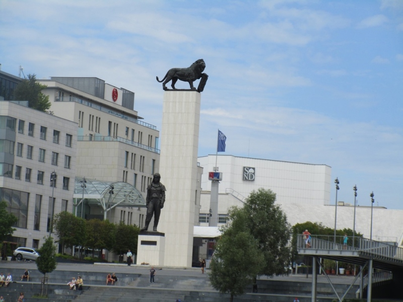 Slovensko naše krásne si.