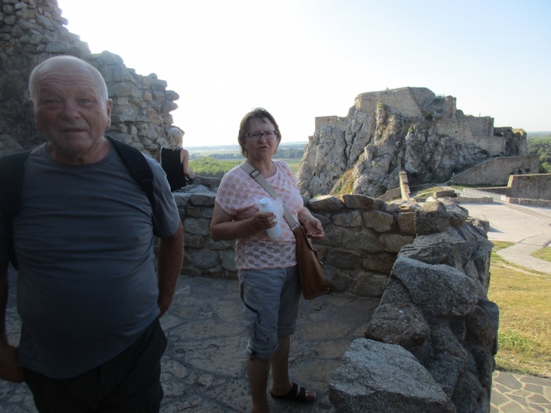 Slovensko naše krásne si.