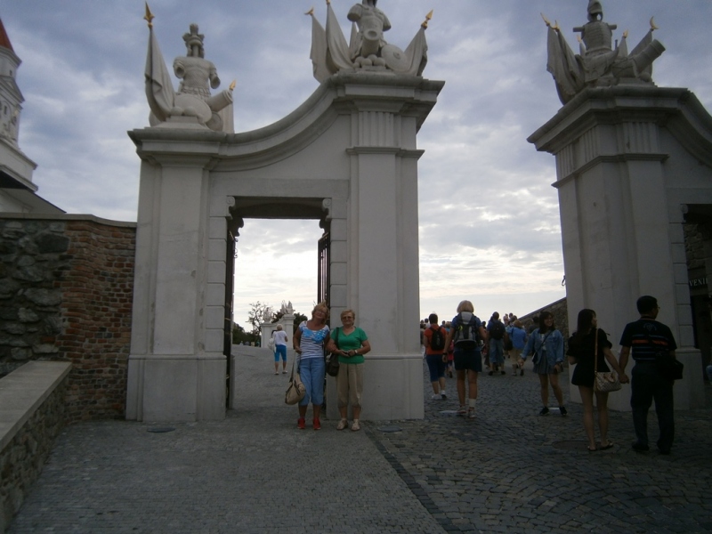 Slovensko naše krásne si.