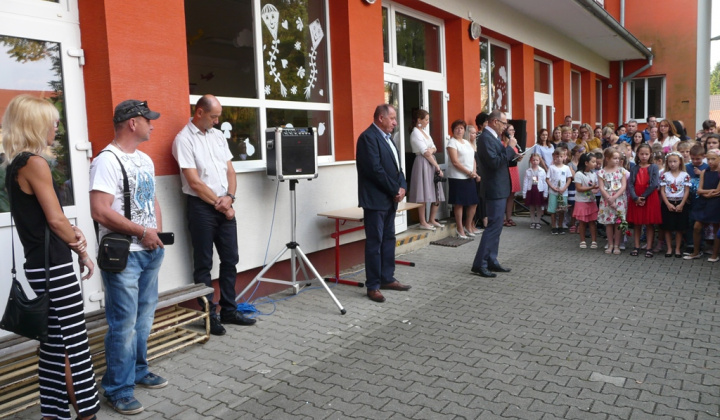 1. fotografia fotogalérie ZŠ Kalinovo - slávnostné otvorenie šk.r. 2019/2020