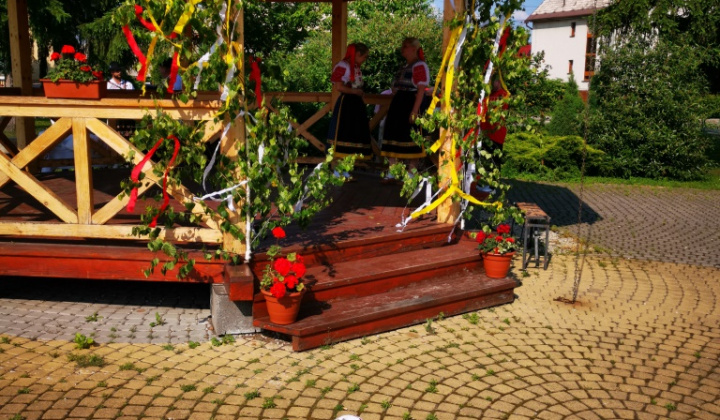 11. fotografia fotogalérie Turičné posedenie pri heligónke