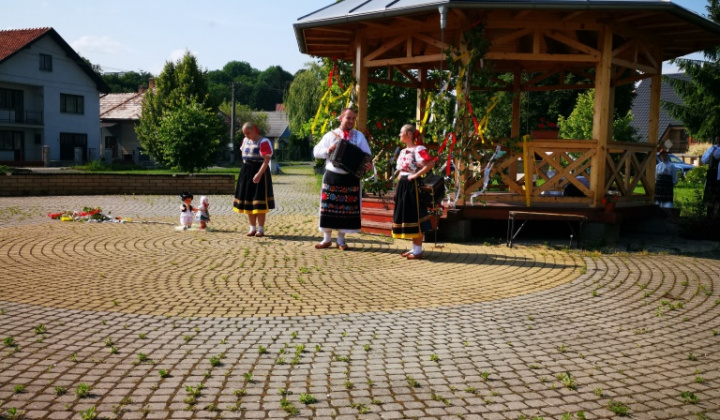12. fotografia fotogalérie Turičné posedenie pri heligónke