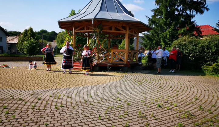 13. fotografia fotogalérie Turičné posedenie pri heligónke