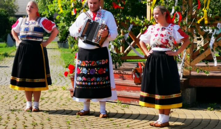 14. fotografia fotogalérie Turičné posedenie pri heligónke