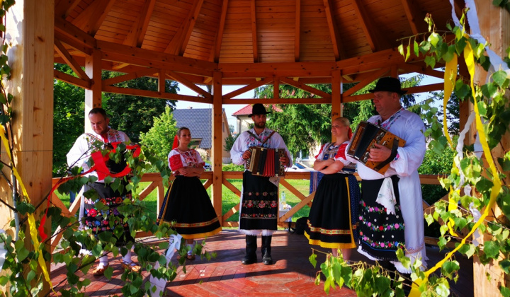 18. fotografia fotogalérie Turičné posedenie pri heligónke