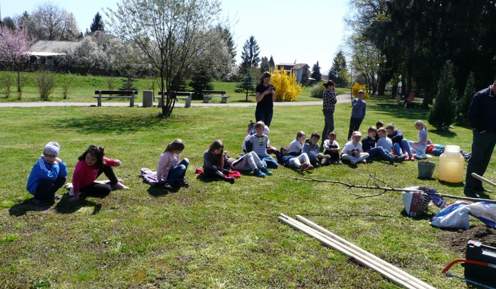 2. fotografia fotogalérie 100. výročie vzniku ochrany prírody - výsadba stromu