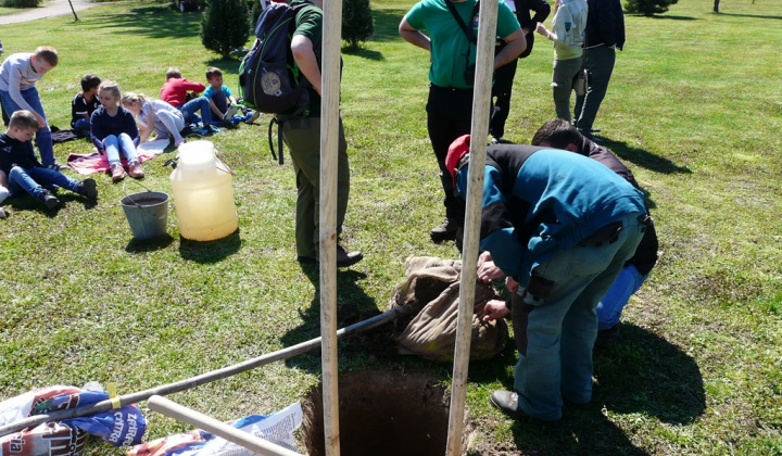 3. fotografia fotogalérie 100. výročie vzniku ochrany prírody - výsadba stromu