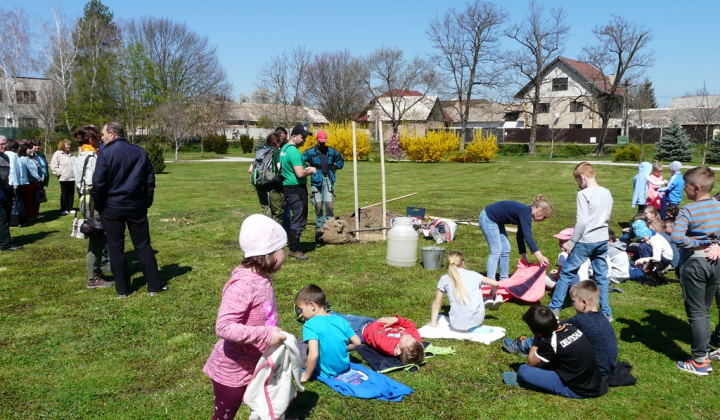 6. fotografia fotogalérie 100. výročie vzniku ochrany prírody - výsadba stromu