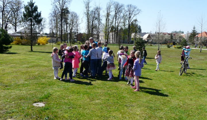 7. fotografia fotogalérie 100. výročie vzniku ochrany prírody - výsadba stromu