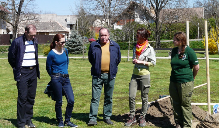 19. fotografia fotogalérie 100. výročie vzniku ochrany prírody - výsadba stromu