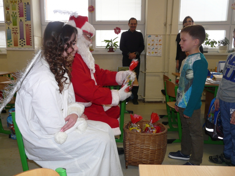 Mikuláš v ZŠ Kalinovo - 6. december 2016.
