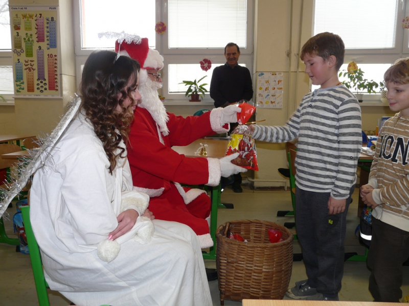 Mikuláš v ZŠ Kalinovo - 6. december 2016.