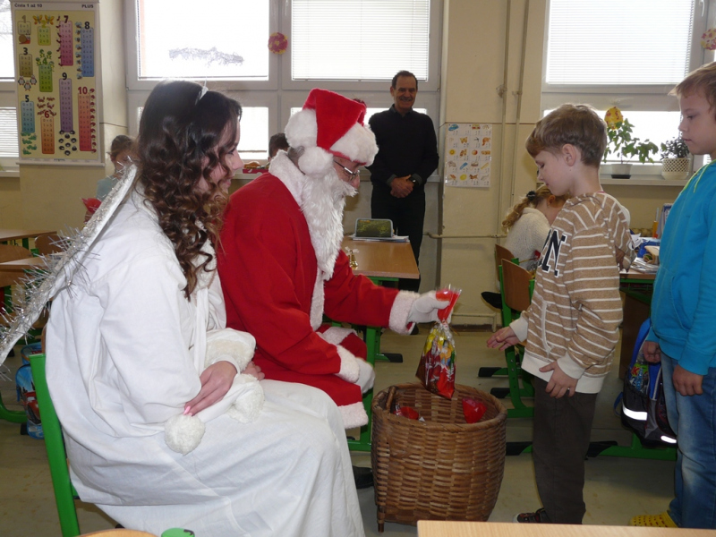 Mikuláš v ZŠ Kalinovo - 6. december 2016.