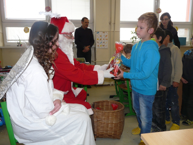 Mikuláš v ZŠ Kalinovo - 6. december 2016.