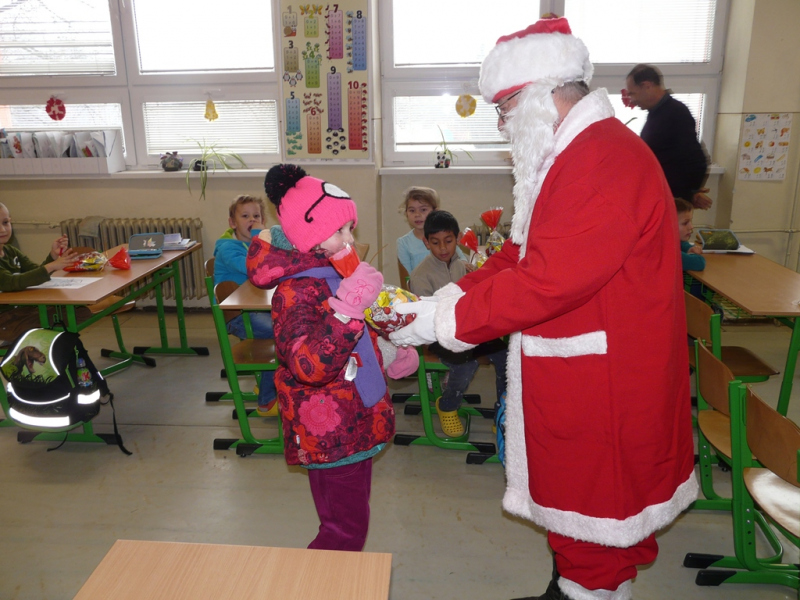Mikuláš v ZŠ Kalinovo - 6. december 2016.