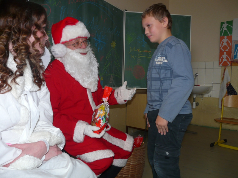 Mikuláš v ZŠ Kalinovo - 6. december 2016.