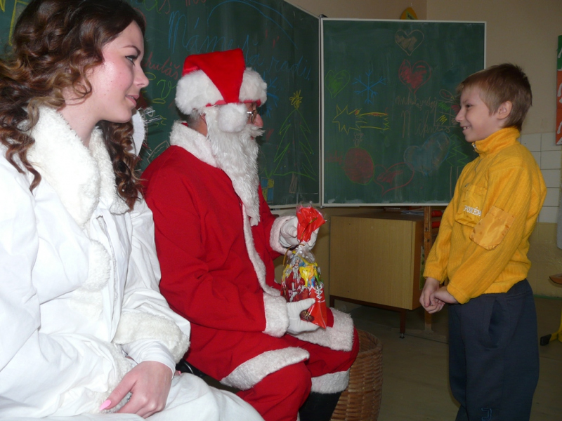 Mikuláš v ZŠ Kalinovo - 6. december 2016.