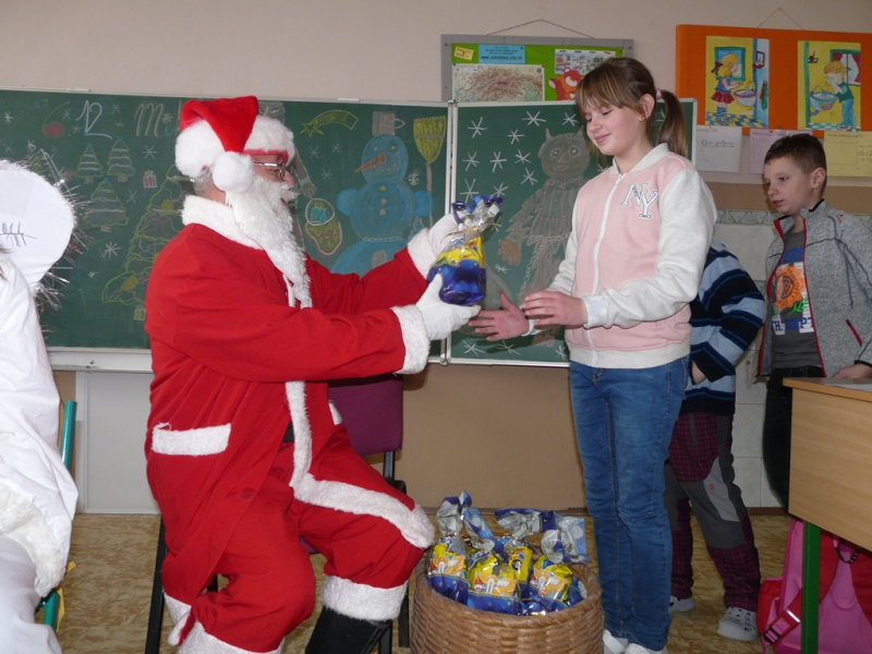 Mikuláš v ZŠ Kalinovo - 6. december 2016.