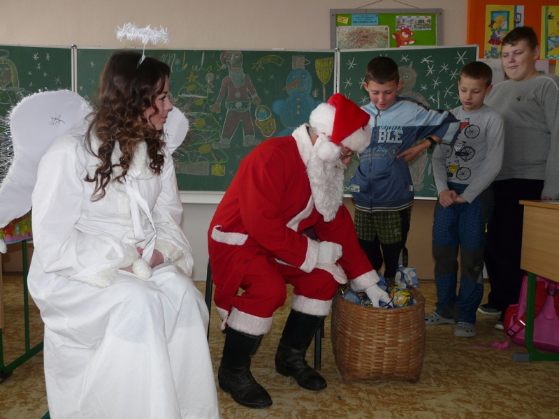 Mikuláš v ZŠ Kalinovo - 6. december 2016.