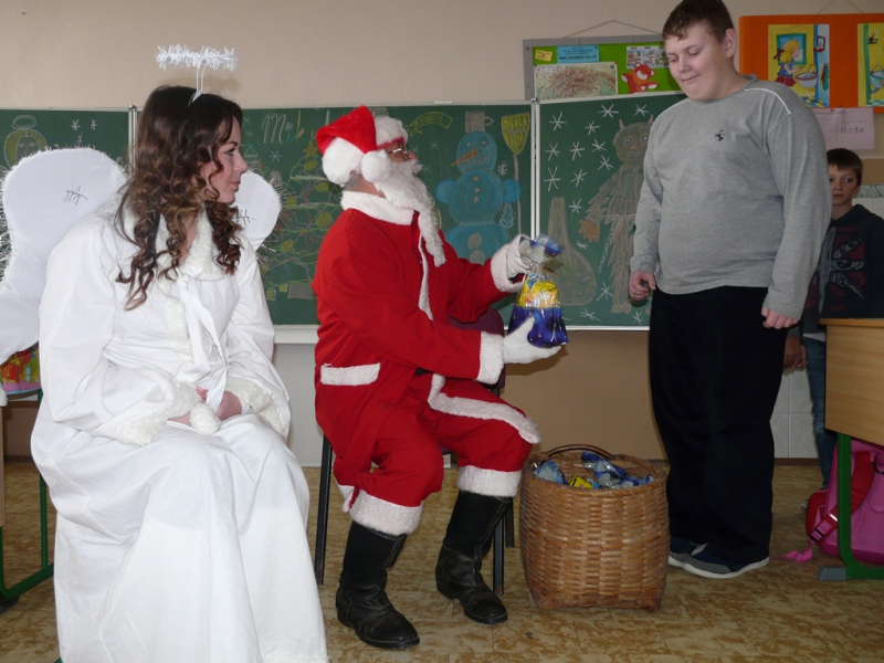 Mikuláš v ZŠ Kalinovo - 6. december 2016.