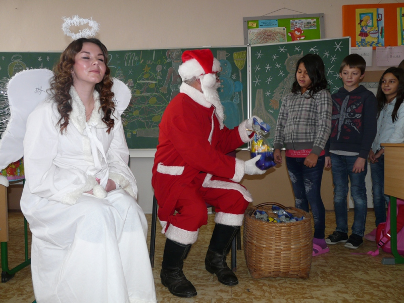 Mikuláš v ZŠ Kalinovo - 6. december 2016.
