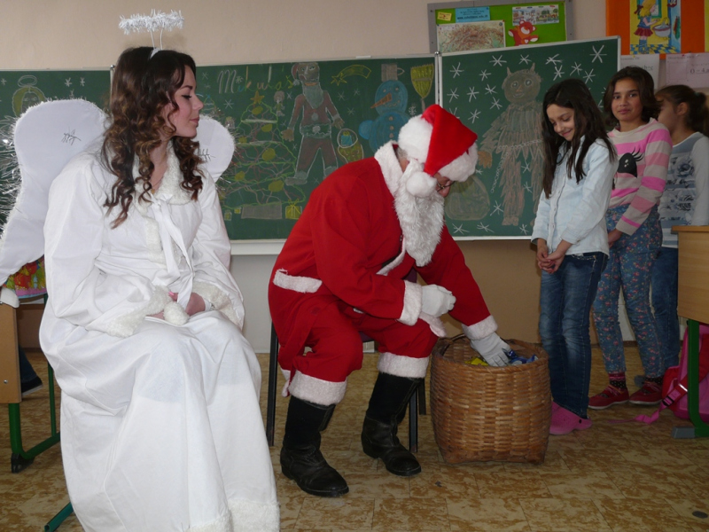 Mikuláš v ZŠ Kalinovo - 6. december 2016.
