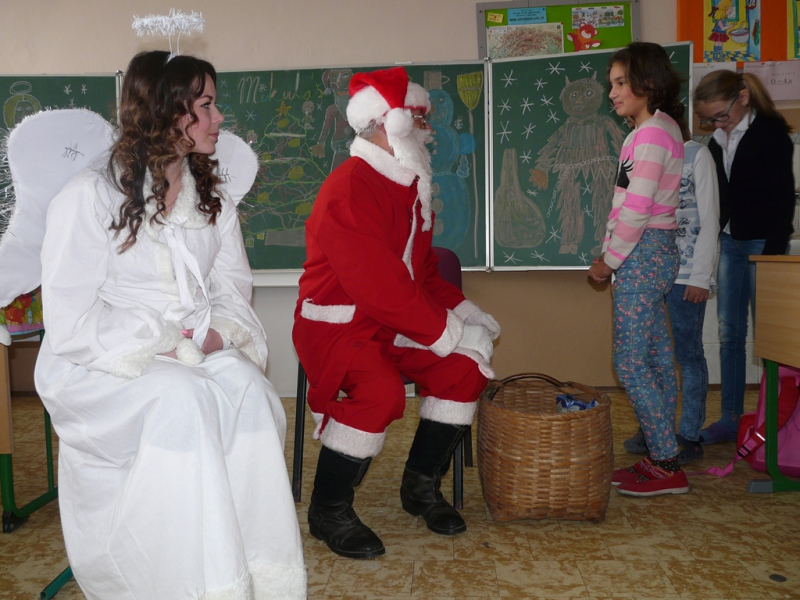 Mikuláš v ZŠ Kalinovo - 6. december 2016.