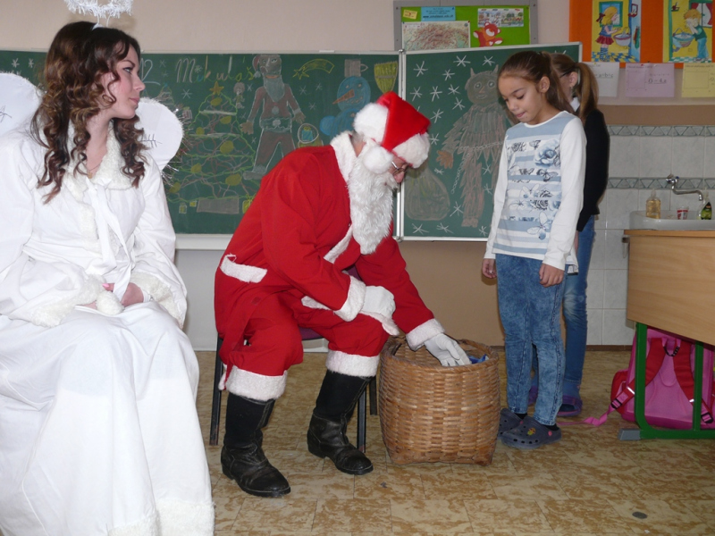 Mikuláš v ZŠ Kalinovo - 6. december 2016.